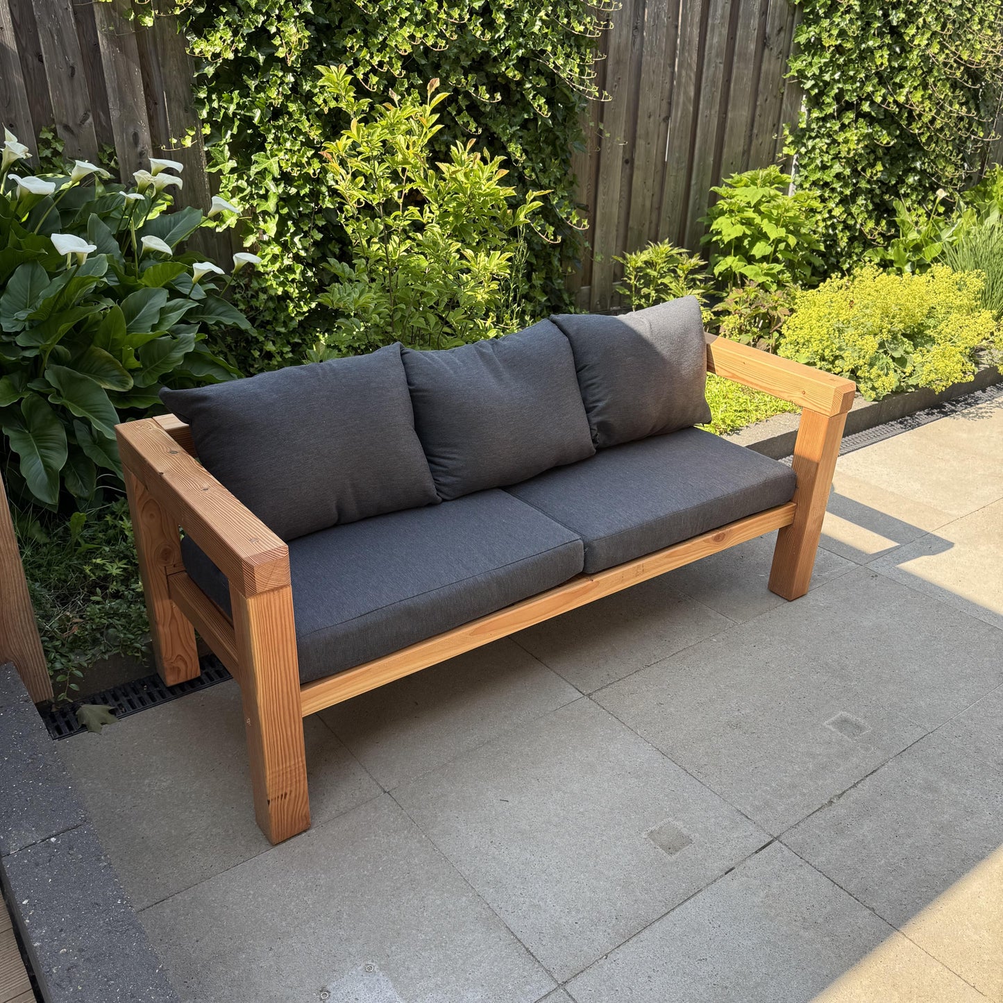 Lounge bank